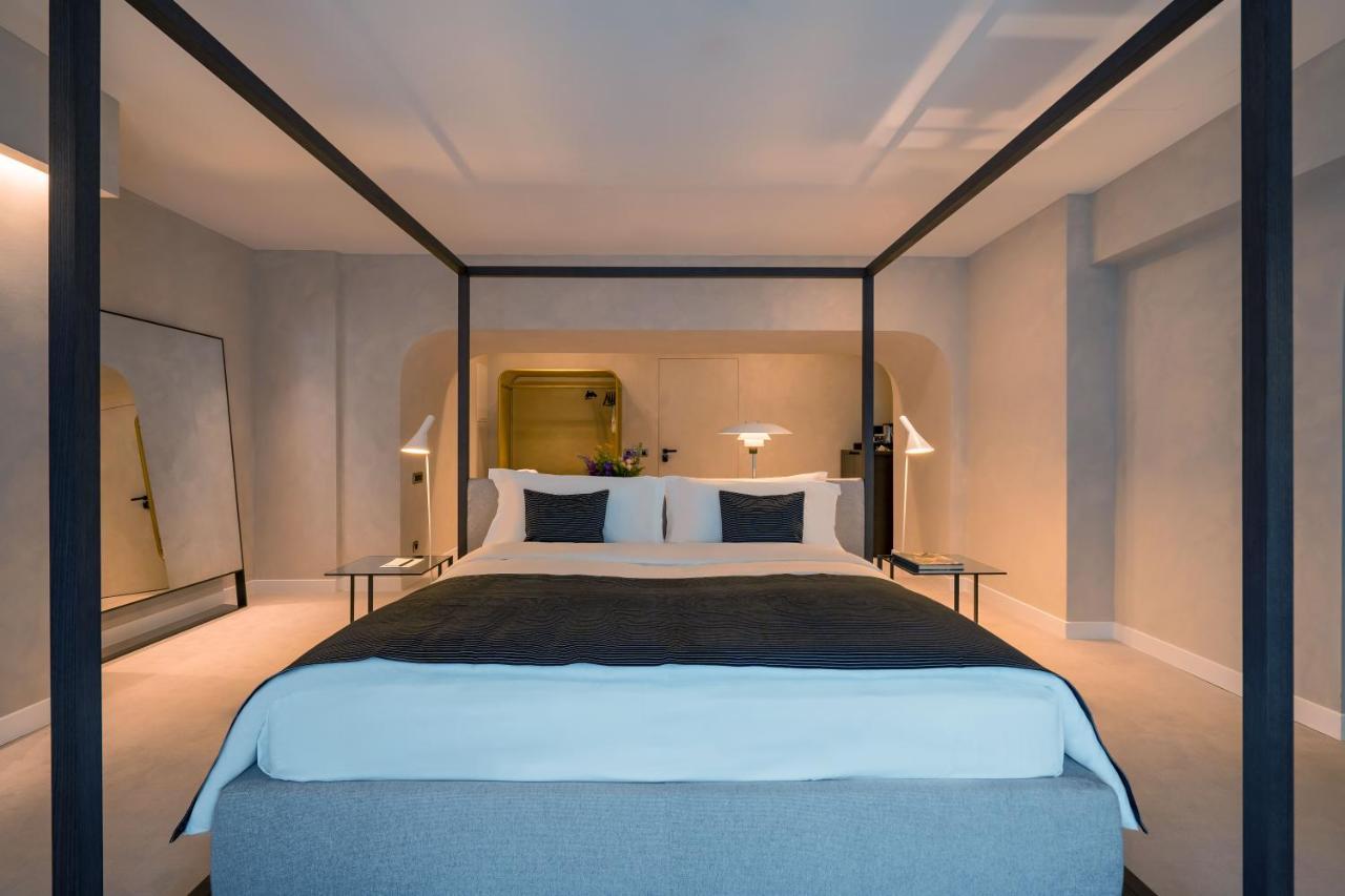 Monograph Freedom Square Hotel Тбилиси Екстериор снимка A bedroom at the hotel