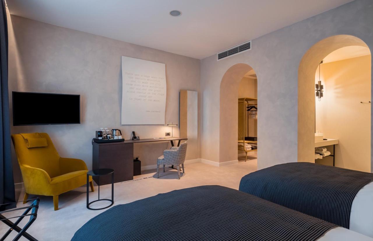 Monograph Freedom Square Hotel Тбилиси Екстериор снимка Deluxe room