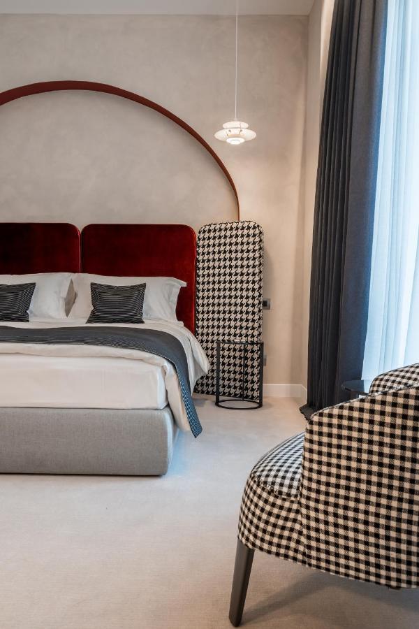 Monograph Freedom Square Hotel Тбилиси Екстериор снимка A bedroom at the hotel