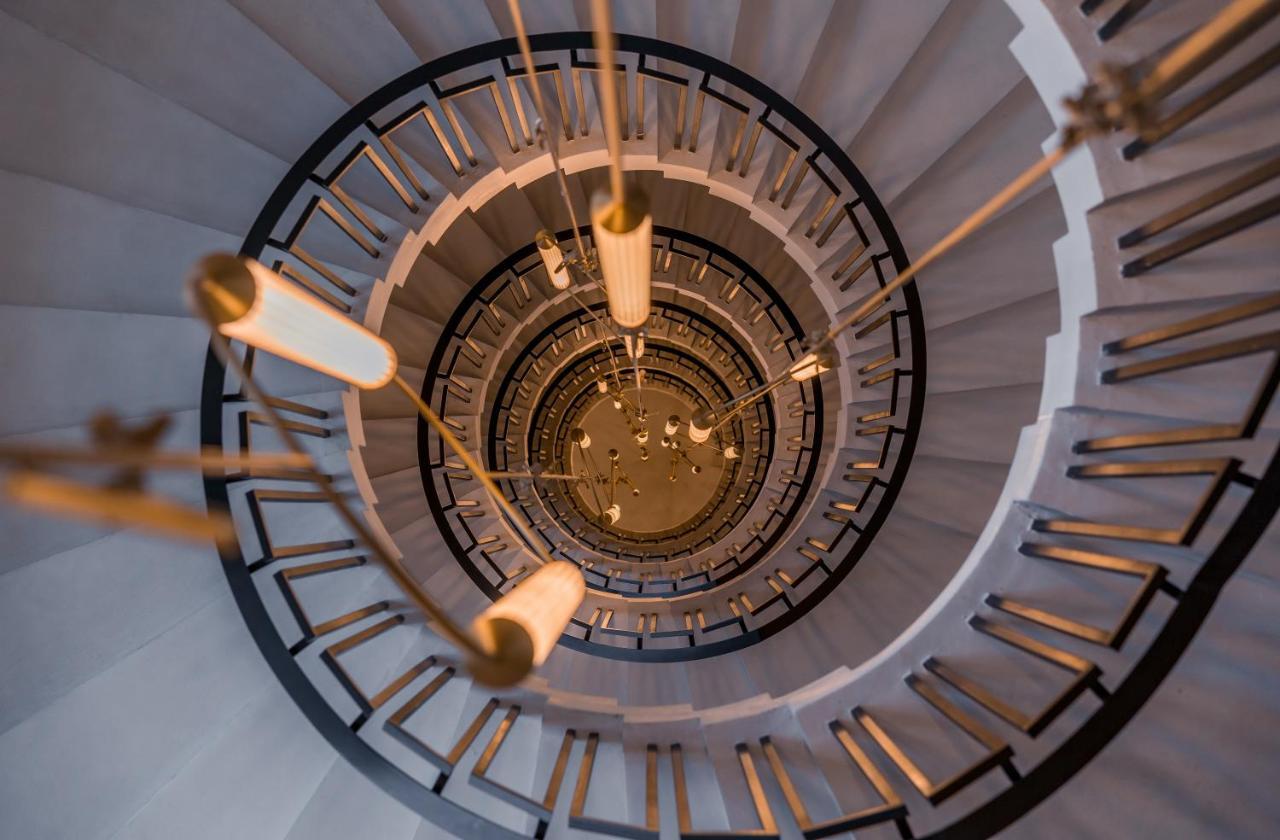 Monograph Freedom Square Hotel Тбилиси Екстериор снимка Spiral staircase