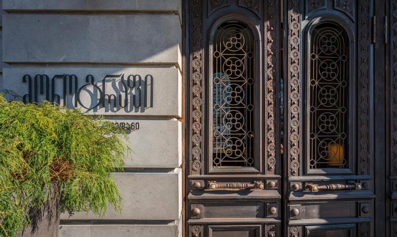 Monograph Freedom Square Hotel Тбилиси Екстериор снимка The gate of the house