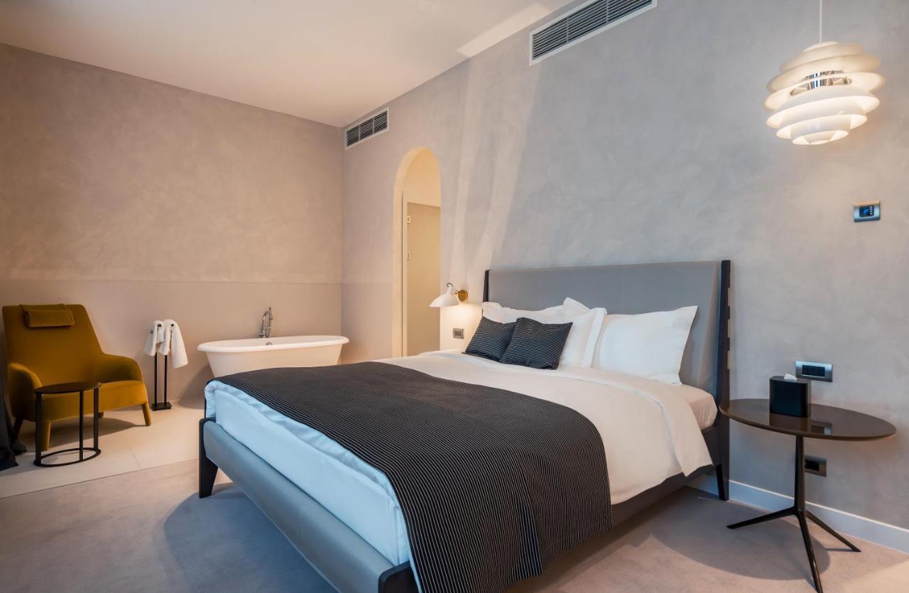 Monograph Freedom Square Hotel Тбилиси Екстериор снимка