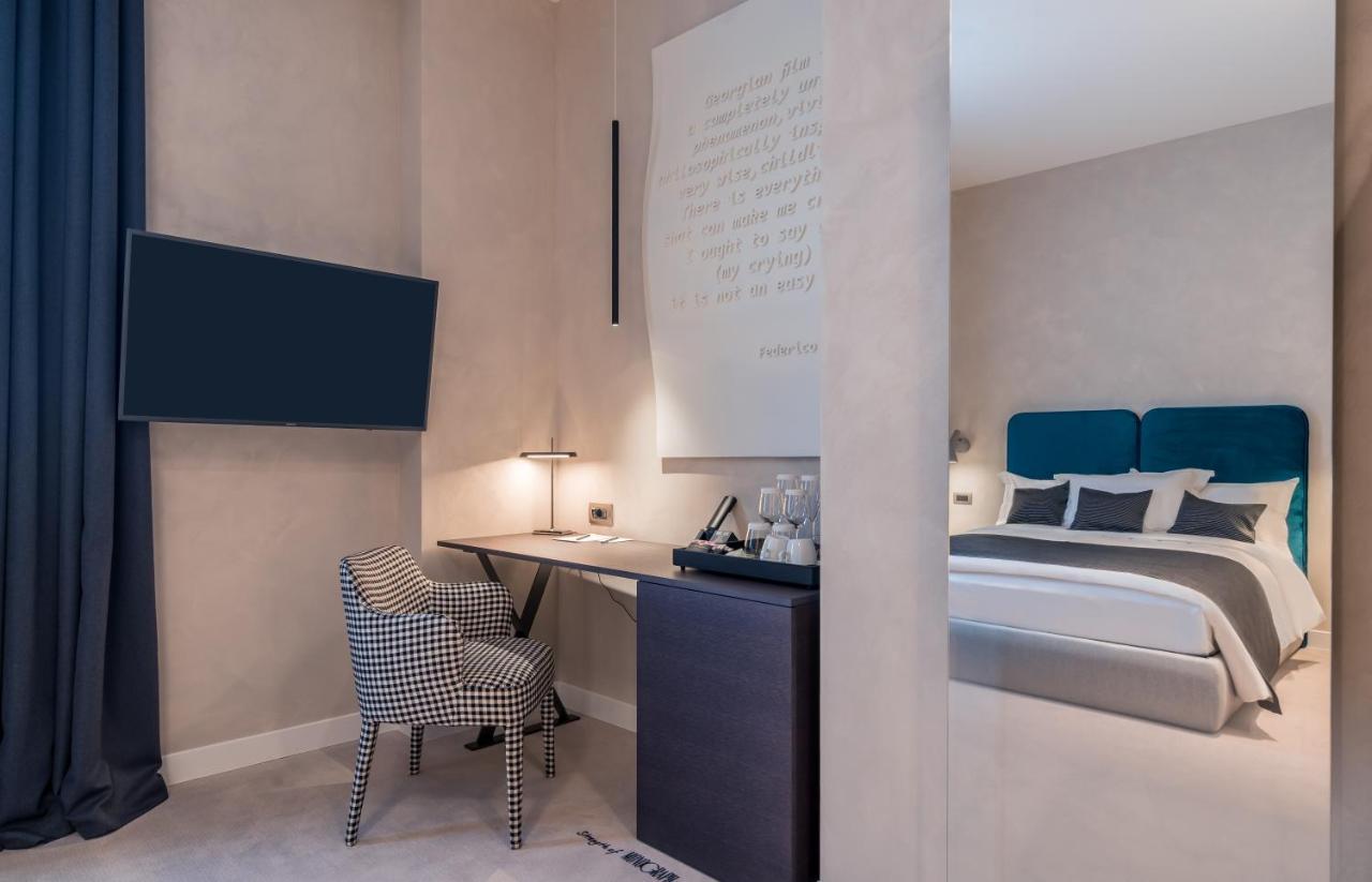 Monograph Freedom Square Hotel Тбилиси Екстериор снимка A room at the hotel