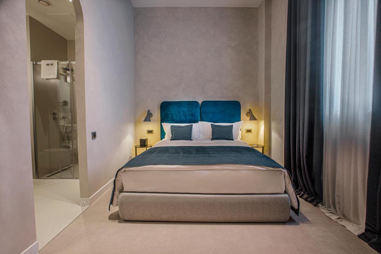 Monograph Freedom Square Hotel Тбилиси Екстериор снимка A bedroom at the hotel
