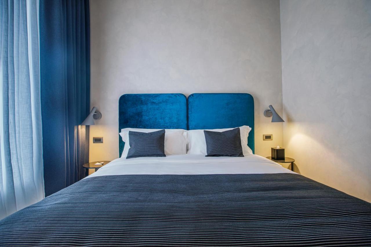 Monograph Freedom Square Hotel Тбилиси Екстериор снимка Deluxe room