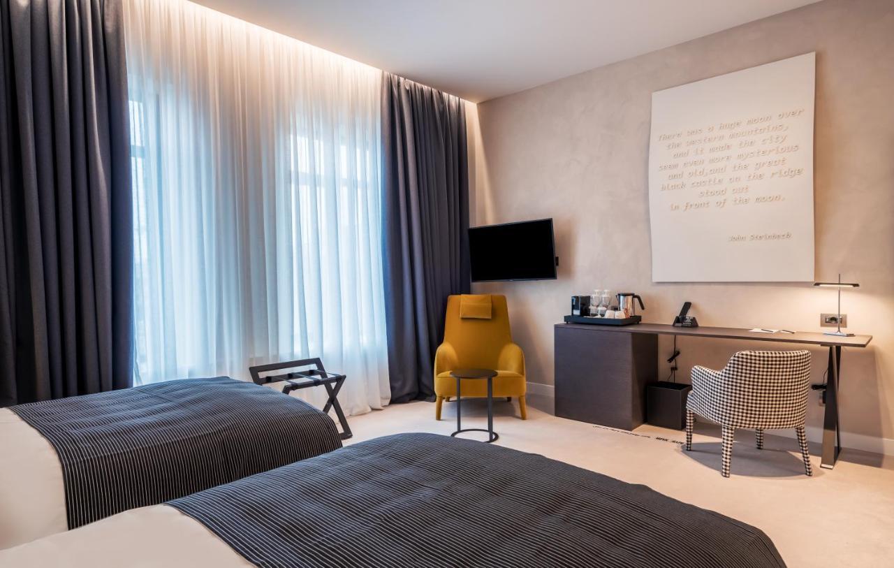 Monograph Freedom Square Hotel Тбилиси Екстериор снимка