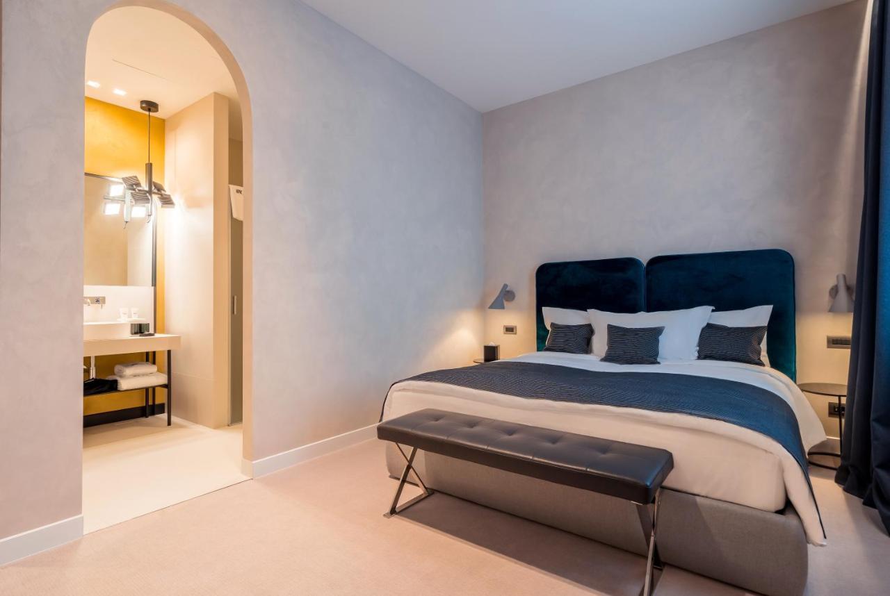 Monograph Freedom Square Hotel Тбилиси Екстериор снимка Deluxe room