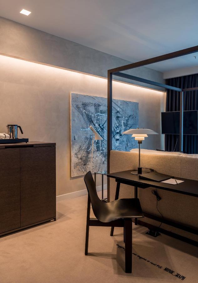 Monograph Freedom Square Hotel Тбилиси Екстериор снимка A room at the hotel
