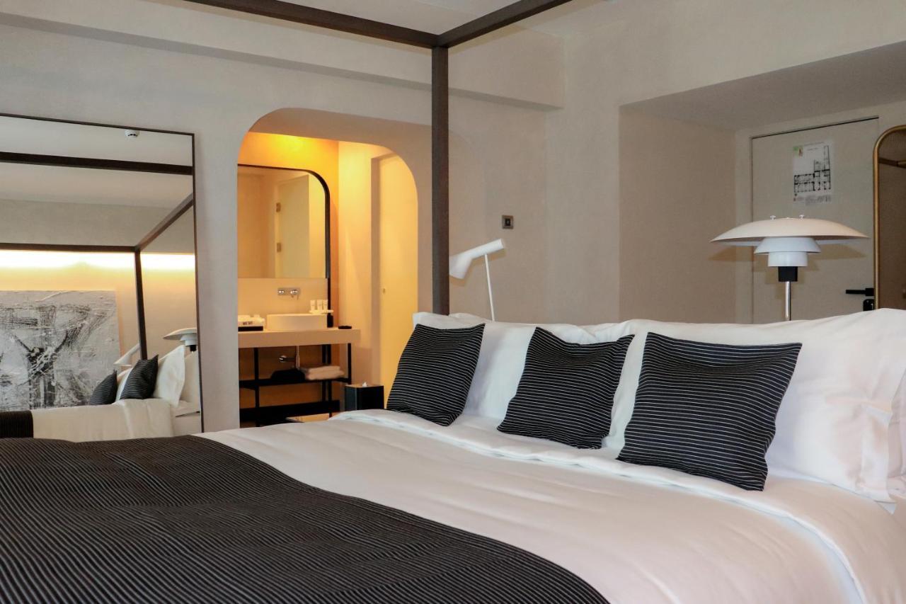 Monograph Freedom Square Hotel Тбилиси Екстериор снимка A room at the hotel