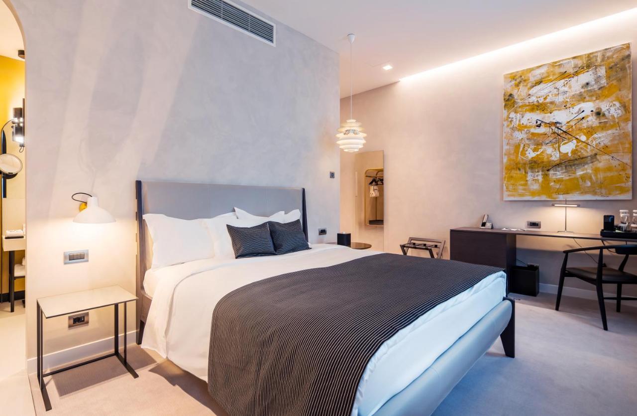 Monograph Freedom Square Hotel Тбилиси Екстериор снимка Deluxe room