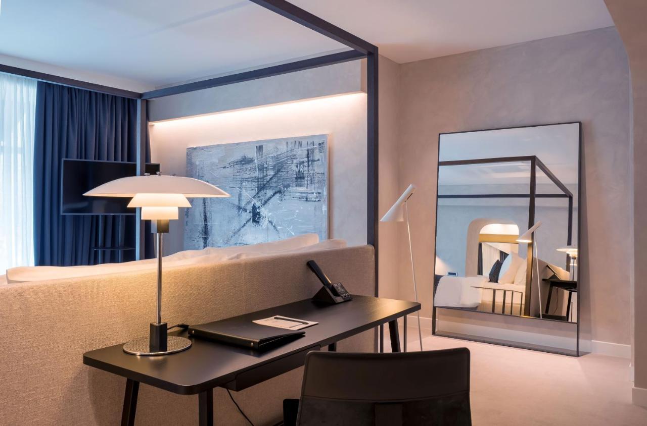 Monograph Freedom Square Hotel Тбилиси Екстериор снимка A room at the hotel