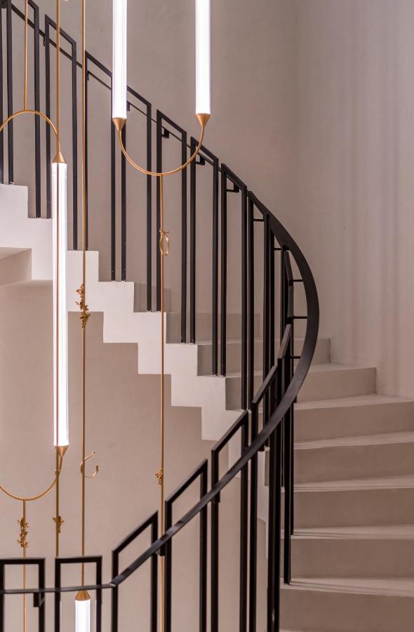 Monograph Freedom Square Hotel Тбилиси Екстериор снимка A curved stair